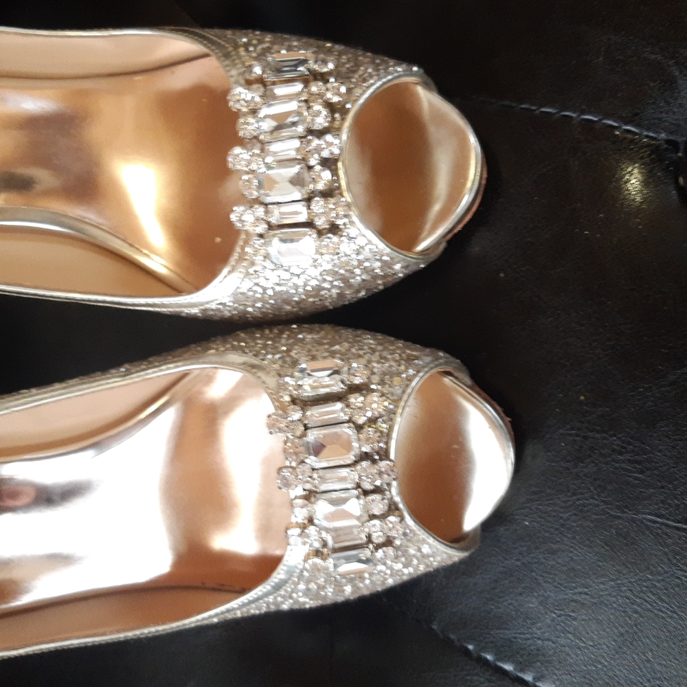 Badgley Mischka size 9.5 heels - Picture 6 of 16